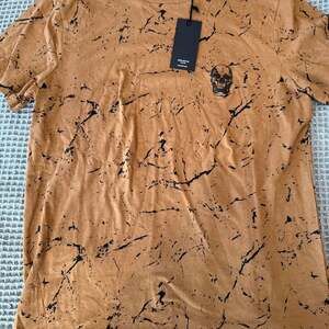 WXYZ MFG. CO. Men's Marble Skull Graphic Tee, Brown/Toffee, Size M - NWT